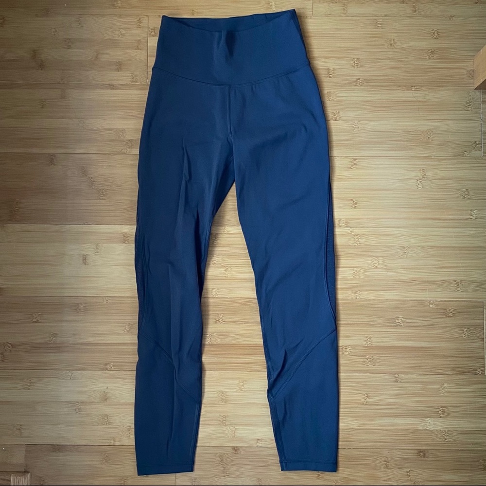 Lululemon crops size 4